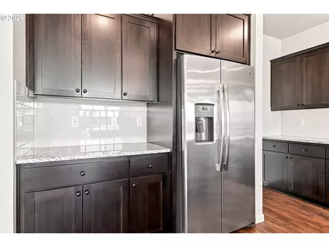 Kitchen - 4255 SW Brixton Ave, Gresham, OR 97080 photo 5 of 6