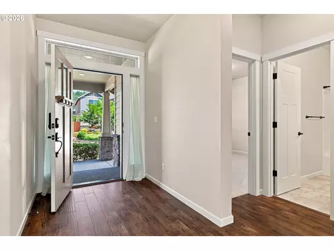 Entry Way - 4255 SW Brixton Ave, Gresham, OR 97080 photo 2 of 3