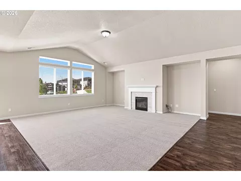 Living - 4255 SW Brixton Ave, Gresham, OR 97080 photo 3 of 7
