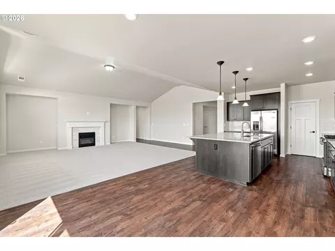 Living - 4255 SW Brixton Ave, Gresham, OR 97080 photo 4 of 7