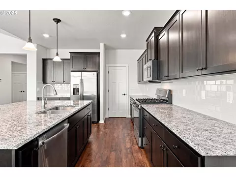 Kitchen - 4255 SW Brixton Ave, Gresham, OR 97080 photo 3 of 6