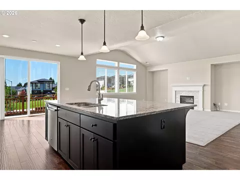 Kitchen - 4255 SW Brixton Ave, Gresham, OR 97080 photo 6 of 6