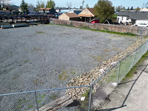 121 W Ross St, Molalla, OR 97038 photo 2