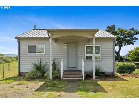 2811 12th St, Tillamook, OR 97141
