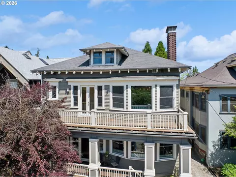 2475 NW Northrup St, Portland, OR 97210