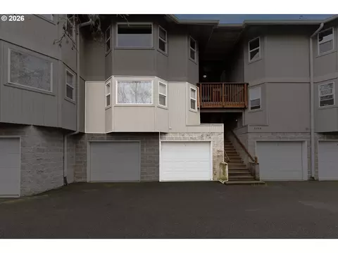 3840 Buccaneer Ln, North Bend, OR 97459