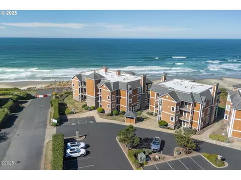 1125 NW Spring St #A302, Newport, OR 97365