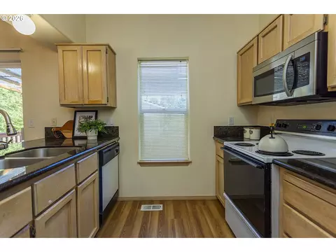 Kitchen - 11595 SE Springcrest Dr, Clackamas, OR 97015 photo 1 of 2