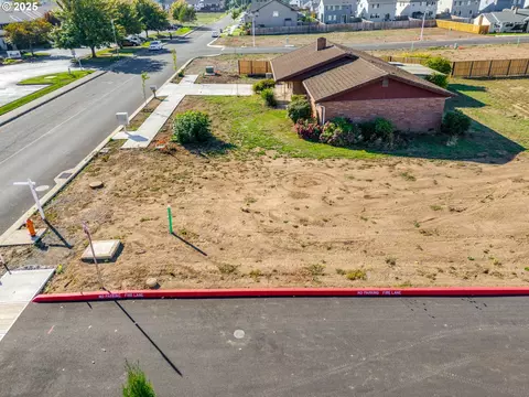 1491 S Fir St #18, Canby, OR 97013