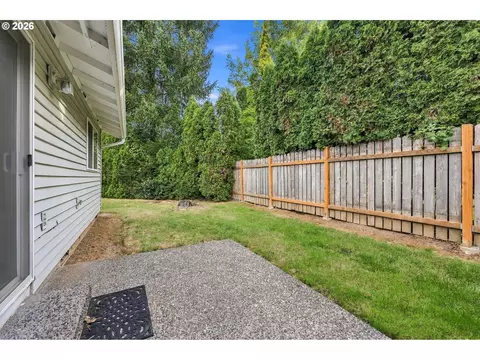 Exterior - 909 NE Cochran Ave, Gresham, OR 97030 photo 3 of 3