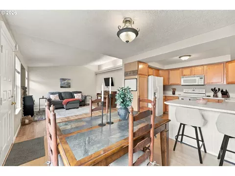 Dining - 909 NE Cochran Ave, Gresham, OR 97030 photo 2 of 2