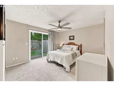 Bedroom - 909 NE Cochran Ave, Gresham, OR 97030 photo 1 of 5