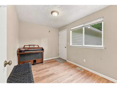 Other - 909 NE Cochran Ave, Gresham, OR 97030 photo 5 of 8