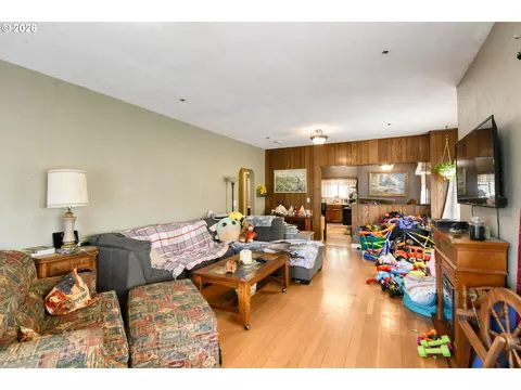 Living - 607 SW Court Ave, Pendleton, OR 97801 photo 1 of 4
