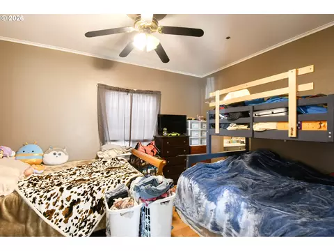 Bedroom - 607 SW Court Ave, Pendleton, OR 97801 photo 4 of 6