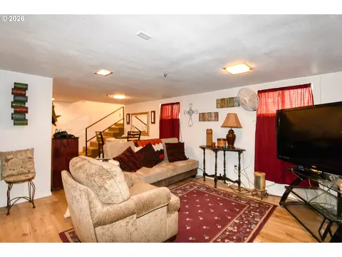 Living - 607 SW Court Ave, Pendleton, OR 97801 photo 4 of 4