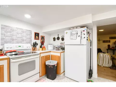 Kitchen - 607 SW Court Ave, Pendleton, OR 97801 photo 7 of 9