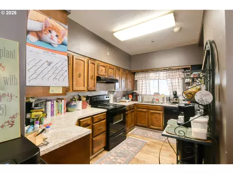 Kitchen - 607 SW Court Ave, Pendleton, OR 97801 photo 2 of 9
