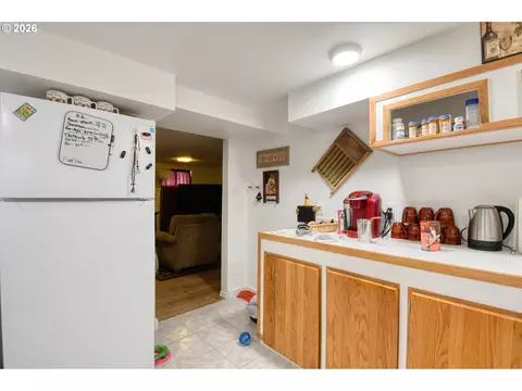 Kitchen - 607 SW Court Ave, Pendleton, OR 97801 photo 8 of 9