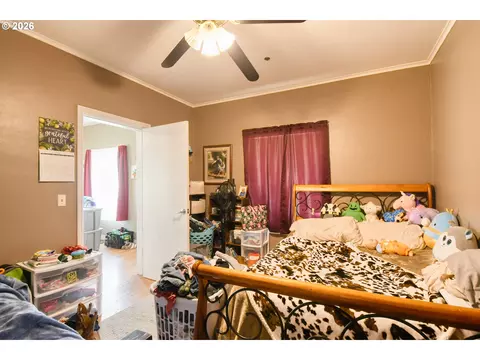 Bedroom - 607 SW Court Ave, Pendleton, OR 97801 photo 3 of 6