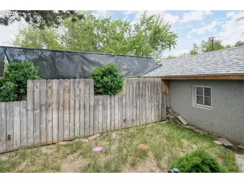 Exterior - 607 SW Court Ave, Pendleton, OR 97801 photo 10 of 10
