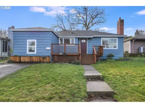 910 E 13th St, The Dalles, OR 97058