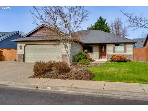 28 Sandalwood Loop, Creswell, OR 97426