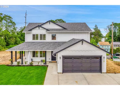 100 Running Dogs Ln, Saint Helens, OR 97051