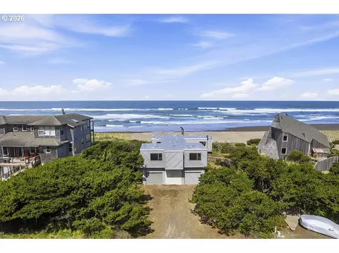 319 Salishan Dr, Lincoln Beach, OR 97388