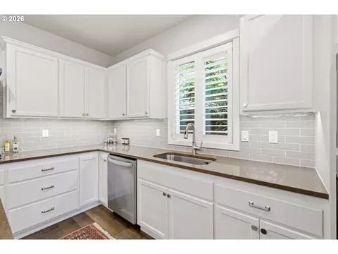 Kitchen - 2179 Clemson Way, Eugene, OR 97408 photo 7 of 7