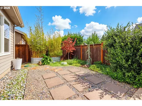 Exterior - 2179 Clemson Way, Eugene, OR 97408 photo 4 of 7