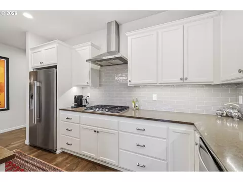 Kitchen - 2179 Clemson Way, Eugene, OR 97408 photo 6 of 7