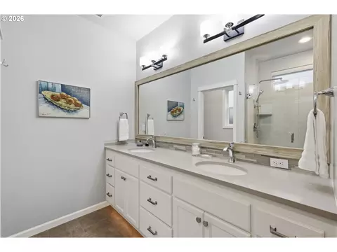 Bath - 2179 Clemson Way, Eugene, OR 97408 photo 3 of 4