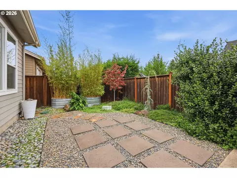 Exterior - 2179 Clemson Way, Eugene, OR 97408 photo 5 of 7