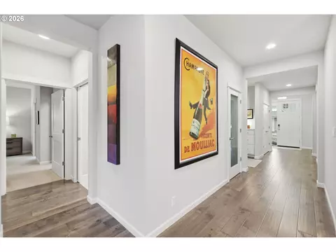 Entry Way - 2179 Clemson Way, Eugene, OR 97408 photo 2 of 3