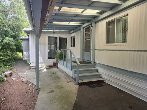 1600 Rhododendron Dr #143, Florence, OR 97439