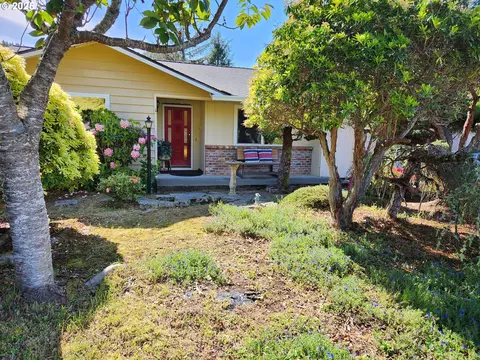 1000 Ranch Rd, Reedsport, OR 97467