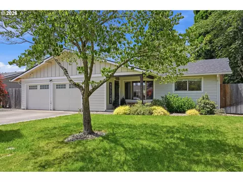 373 Palm Ave, Woodburn, OR 97071