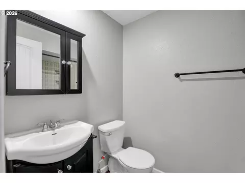 Bath - 35310 Skogan Rd, Sandy, OR 97055 photo 1 of 2