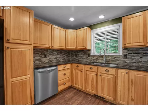 Kitchen - 35310 Skogan Rd, Sandy, OR 97055 photo 5 of 5