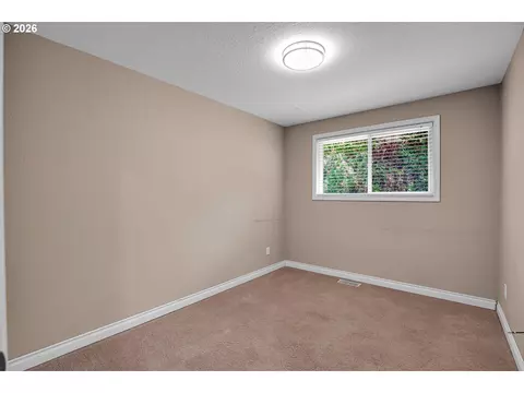 Bedroom - 35310 Skogan Rd, Sandy, OR 97055 photo 1 of 9