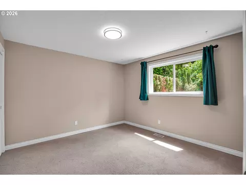 Bedroom - 35310 Skogan Rd, Sandy, OR 97055 photo 4 of 9