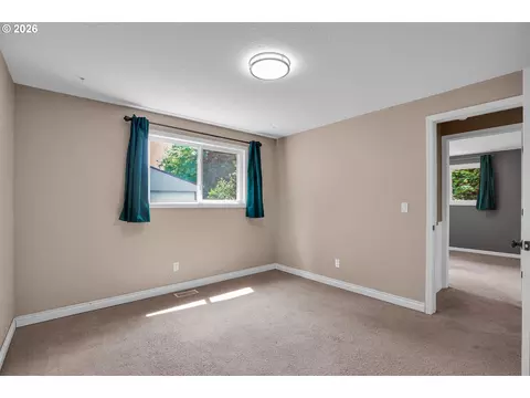 Bedroom - 35310 Skogan Rd, Sandy, OR 97055 photo 5 of 9