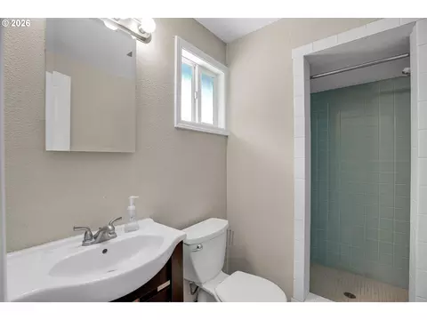 Bath - 35310 Skogan Rd, Sandy, OR 97055 photo 2 of 2