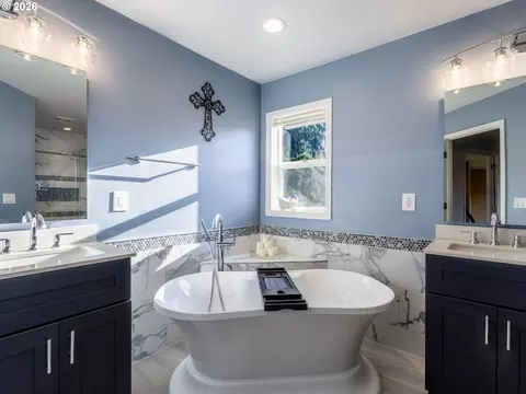 Bath - 2445 NW 29th Ave, Camas, WA 98607 photo 1 of 4