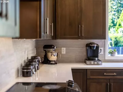 Kitchen - 2445 NW 29th Ave, Camas, WA 98607 photo 4 of 4
