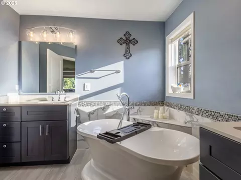 Bath - 2445 NW 29th Ave, Camas, WA 98607 photo 3 of 4