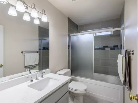 Bath - 2445 NW 29th Ave, Camas, WA 98607 photo 4 of 4