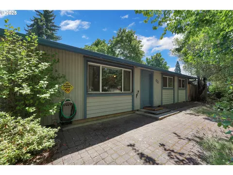 1613 Quaker St, Eugene, OR 97402