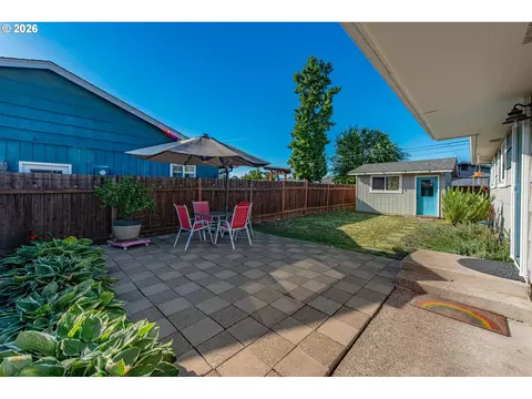 Exterior - 2274 Centennial Blvd, Springfield, OR 97477 photo 4 of 9